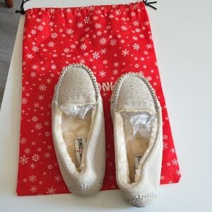 Minnetonka Women's Beige Moccasins with Stud Details
